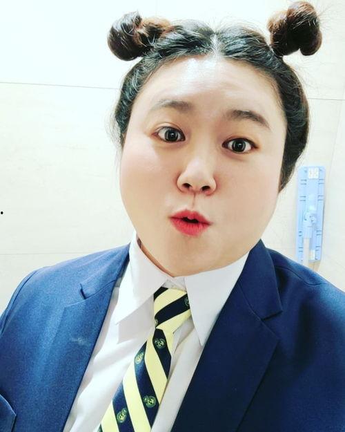 韩国李智秀,韩国娱乐圈的璀璨新星