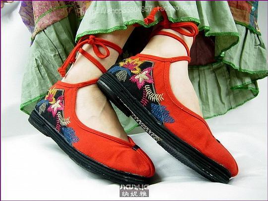 绣花鞋图片