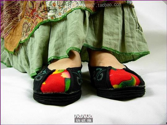 绣花鞋图片