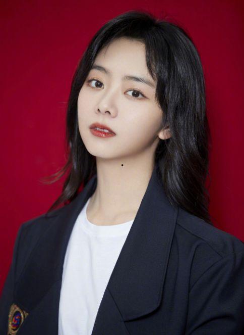 谭松韵娱乐吃瓜八卦图,揭秘明星幕后生活点滴