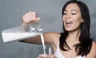 日本挠痒痒喝牛奶,牛奶挠痒，健康养生两不误