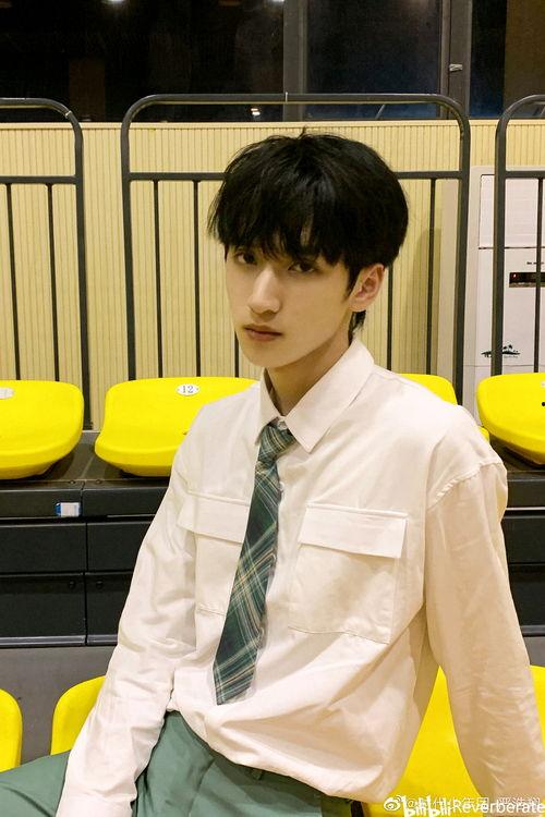 严浩翔吃瓜爆料是真的吗,真相揭秘还是无稽之谈？